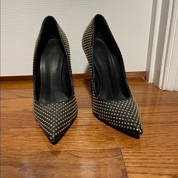 Gold studded pumps   - Picture 4 of 8